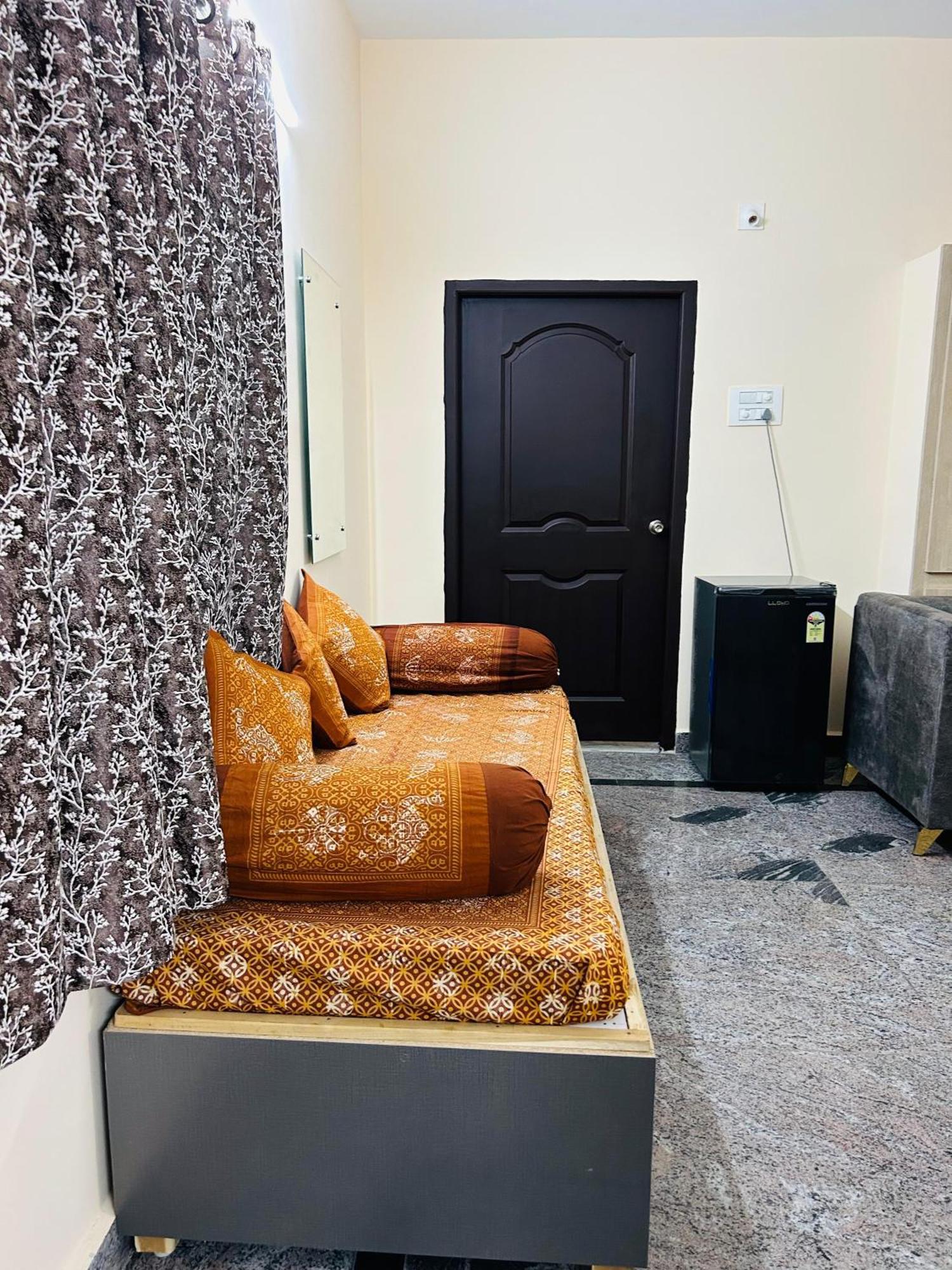 Y Stay Homestay Τιρουπάτι Εξωτερικό φωτογραφία